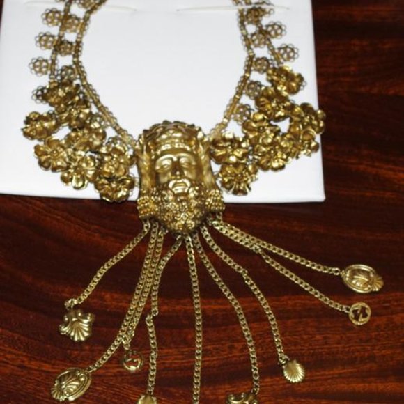 Gucci Necklace Authentic Couture Runway with Gucci Box Very Unique and Rare - Picture 3 of 7